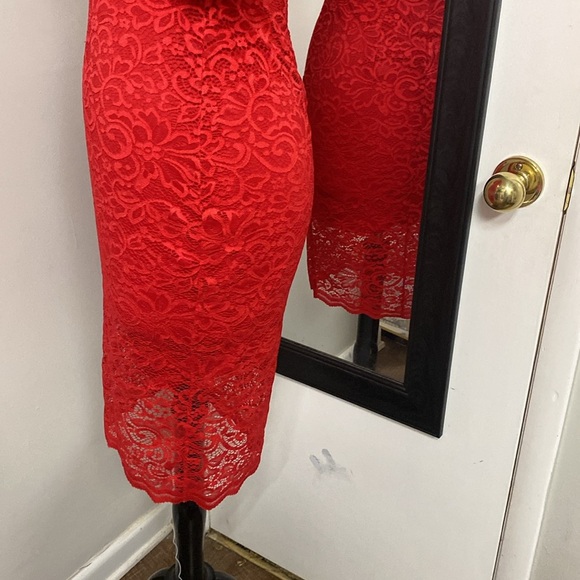 Elegant Red Lace Dress - Picture 8 of 10